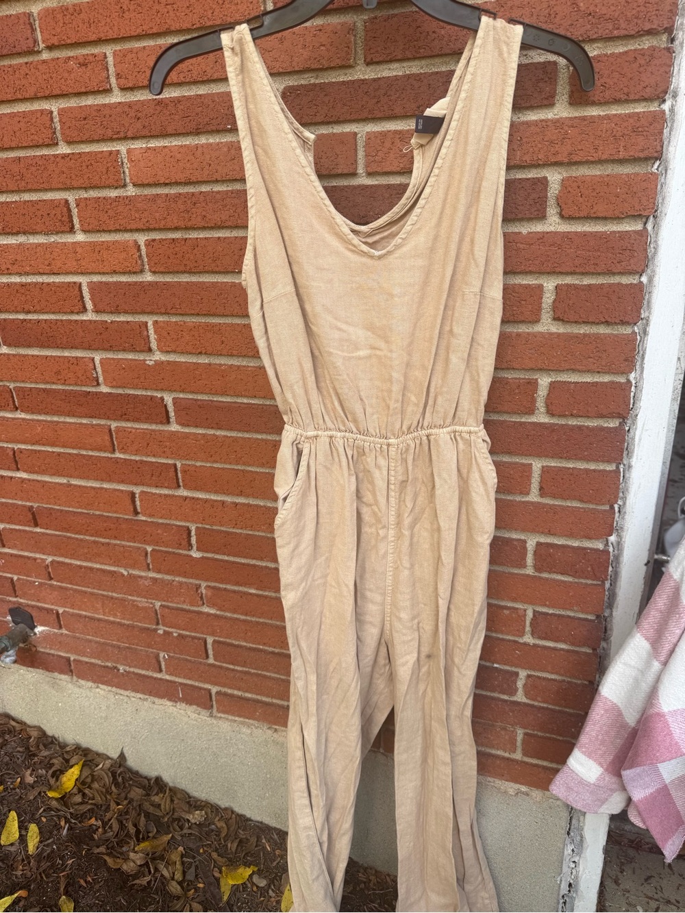 Universal Thread Cream Sleeveless Wide-Leg Jumpsuit with Elastic Waist